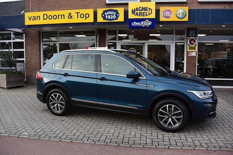 Blauw Gebruikt 2021 VW Tiguan Life SUV | € 24.950 (Super prijs) - Afbeelding 1/4