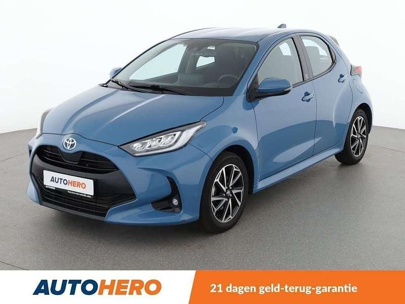Blauw Gebruikt 2021 Toyota Yaris Hybrid Comfort Hatchback | € 18.949 (Goede deal) - Afbeelding 1/3