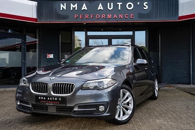 Grijs Gebruikt 2015 BMW 530 Executive Stationwagen | € 19.950 (Eerlijke prijs) - Afbeelding 1/4