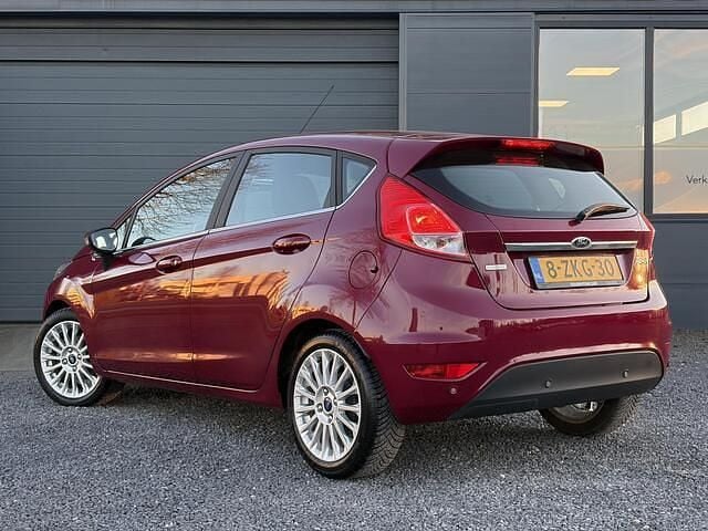 Occasion Ford Fiesta Titanium 101 PK (74 kW) 2015 Rood Hatchback