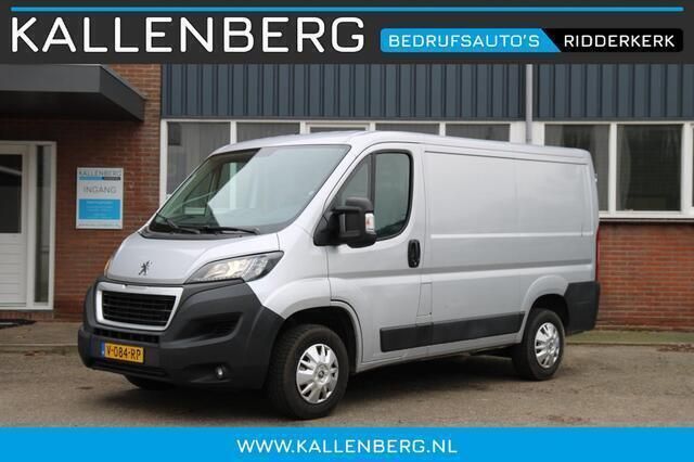 Grijs Gebruikt 2018 Peugeot Boxer Premium Van | € 12.850 (Eerlijke prijs) - Afbeelding 1/4
