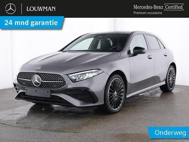 Grijs Gebruikt 2024 Mercedes A250 Advanced Hatchback | € 38.945 (Iets duurder) - Afbeelding 1/4