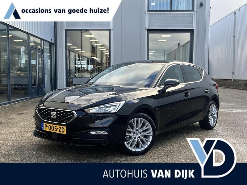 Zwart Gebruikt 2020 Seat Leon Hatchback | € 19.945 (Goede deal) - Afbeelding 1/4