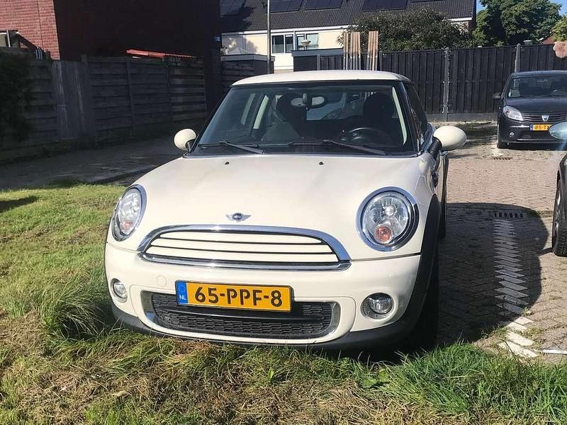 Wit Occasion 2011 Mini ONE Hatchback | € 3.500 (Eerlijke prijs) - Afbeelding 1/4