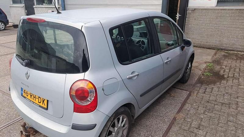 Grijs Gebruikt 2005 Renault Modus Luxe MPV | € 600 (Eerlijke prijs) - Afbeelding 1/3