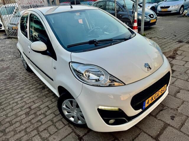 Wit Gebruikt 2013 Peugeot 107 Active Hatchback | € 4.950 (Eerlijke prijs) - Afbeelding 1/4