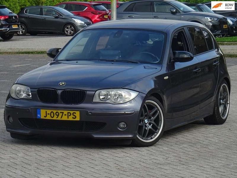 Grijs Gebruikt 2005 BMW 120 Executive Hatchback | € 2.999 (Eerlijke prijs) - Afbeelding 1/4