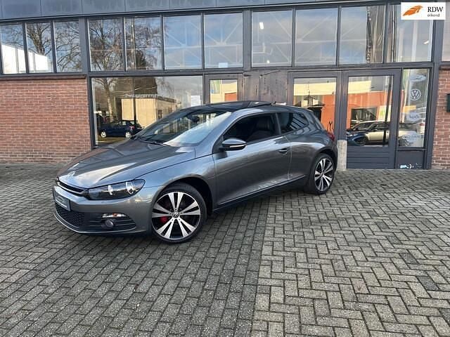 Grijs Gebruikt 2013 VW Scirocco Highline Coupé | € 8.950 (Goede deal) - Afbeelding 1/4