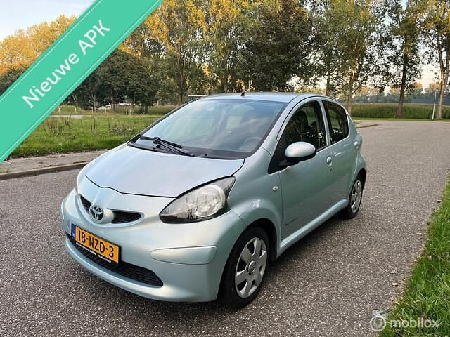 Blauw Occasion 2005 Toyota Aygo Hatchback | € 1.500 (Eerlijke prijs) - Afbeelding 1/4