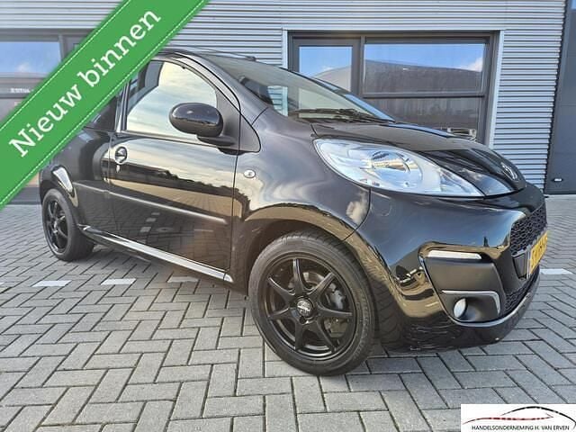 Zwart Gebruikt 2013 Peugeot 107 Active Hatchback | € 5.900 (Eerlijke prijs) - Afbeelding 1/4