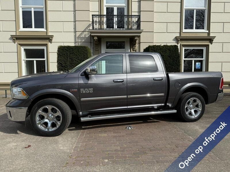 Grijs, metallic lak Gebruikt 2017 RAM 1500 Pickup | € 35.798 - Afbeelding 1/4