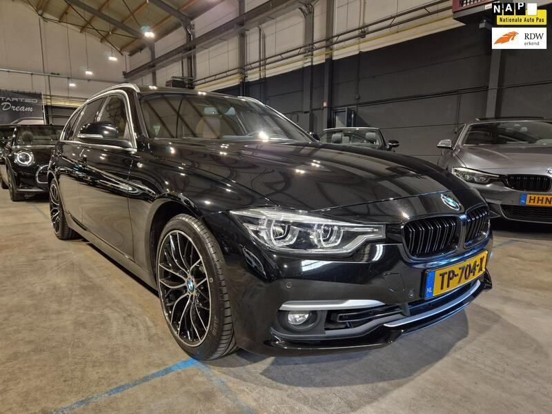 Zwart, metallic lak Gebruikt 2018 BMW 318 Luxury Line Stationwagen | € 18.749 (Duur) - Afbeelding 1/4