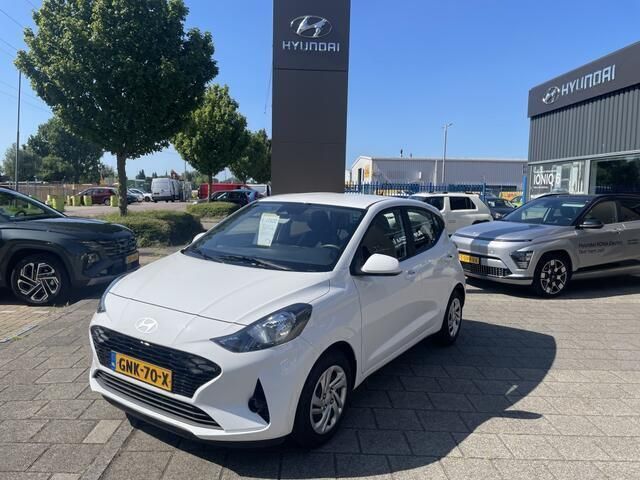 Atlas white Gebruikt 2024 Hyundai i10 Comfort Hatchback | € 17.500 (Eerlijke prijs) - Afbeelding 1/4