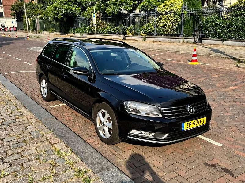 Zwart Gebruikt 2014 VW Passat Highline Stationwagen | € 7.000 (Eerlijke prijs) - Afbeelding 1/4