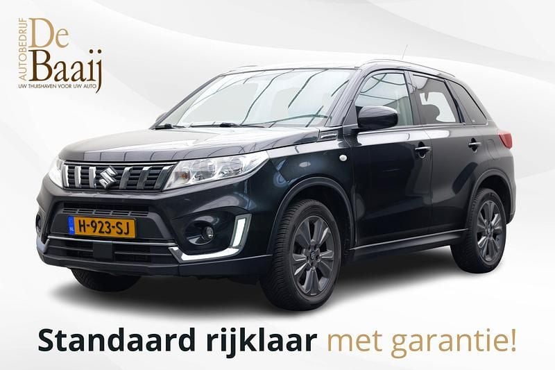 Zwart Gebruikt 2020 Suzuki Vitara SUV | € 12.950 (Goede deal) - Afbeelding 1/4