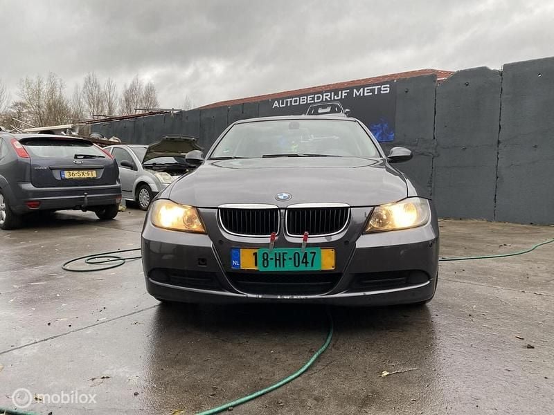 Grijs Gebruikt 2006 BMW 318 Executive Sedan | € 2.450 (Super prijs) - Afbeelding 1/4