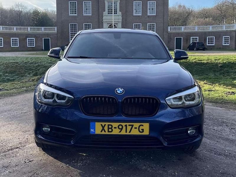 Blauw Occasion 2018 BMW 116 Executive Hatchback | € 13.500 (Eerlijke prijs) - Afbeelding 1/4