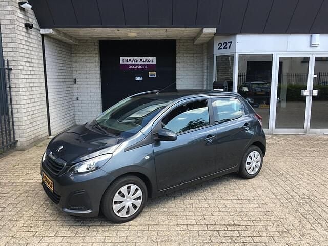 Grijs, metallic lak Gebruikt 2016 Peugeot 108 Envy Hatchback | € 4.499 (Eerlijke prijs) - Afbeelding 1/4