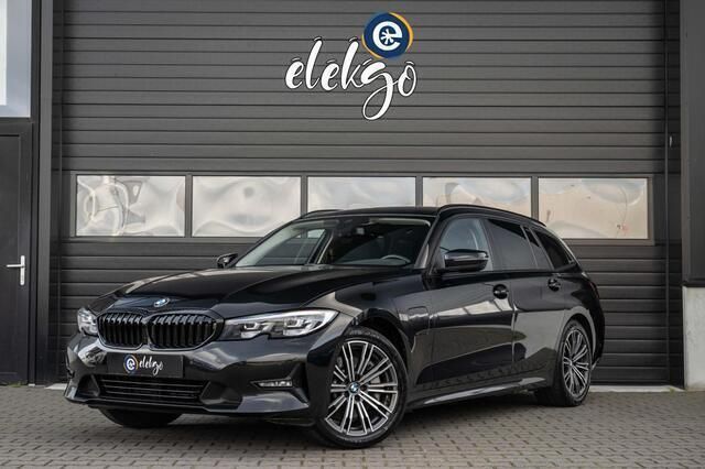 Zwart Gebruikt 2020 BMW 330 Executive Stationwagen | € 24.950 (Goede deal) - Afbeelding 1/4