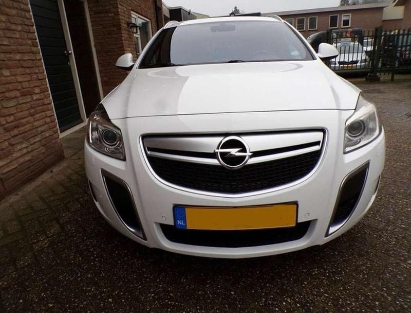 Wit Gebruikt 2012 Opel Insignia OPC Stationwagen | € 12.000 (Eerlijke prijs) - Afbeelding 1/4