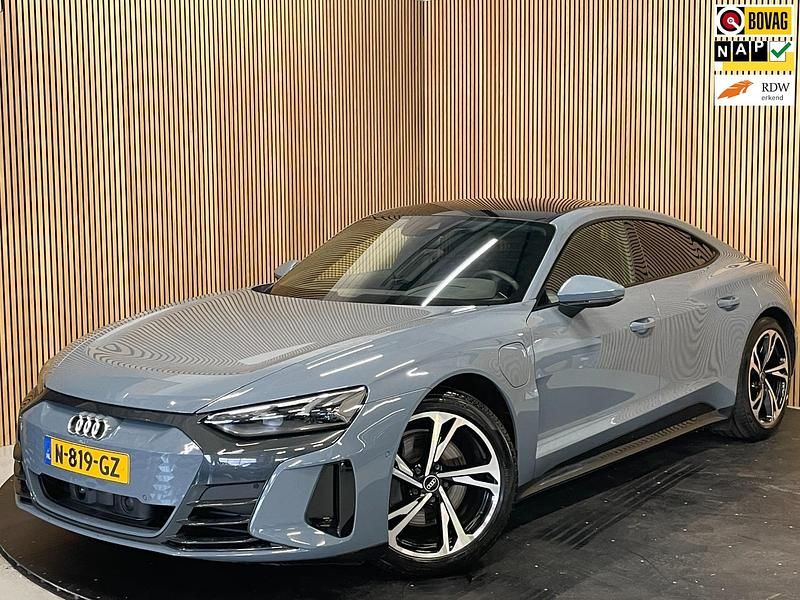 Grijs, metallic lak Gebruikt 2021 Audi e-tron GT quattro S-Line Sedan | € 47.750 - Afbeelding 1/2