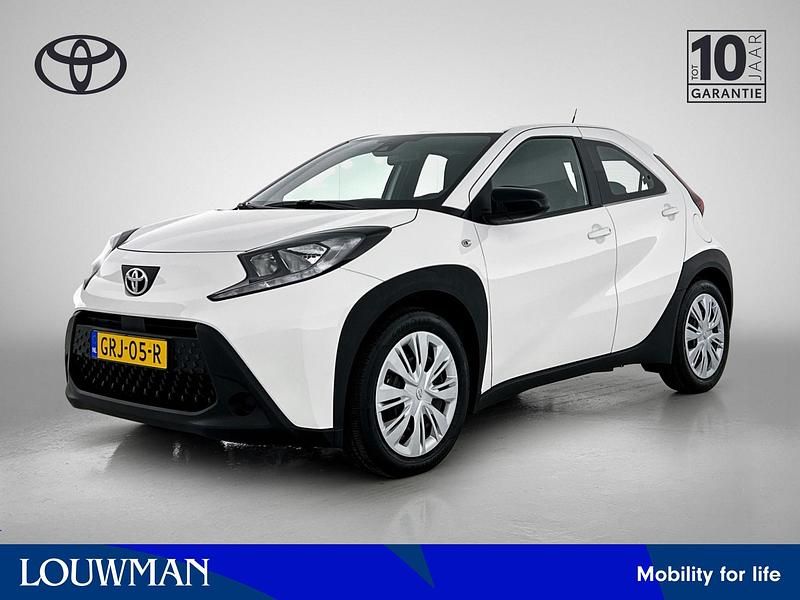 Wit Gebruikt 2024 Toyota Aygo X Play SUV | € 17.750 - Afbeelding 1/4