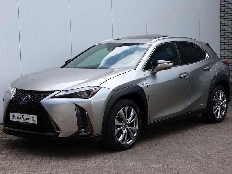 Grijs Gebruikt 2019 Lexus UX 250h Sport Line SUV | € 31.900 (Eerlijke prijs) - Afbeelding 1/4