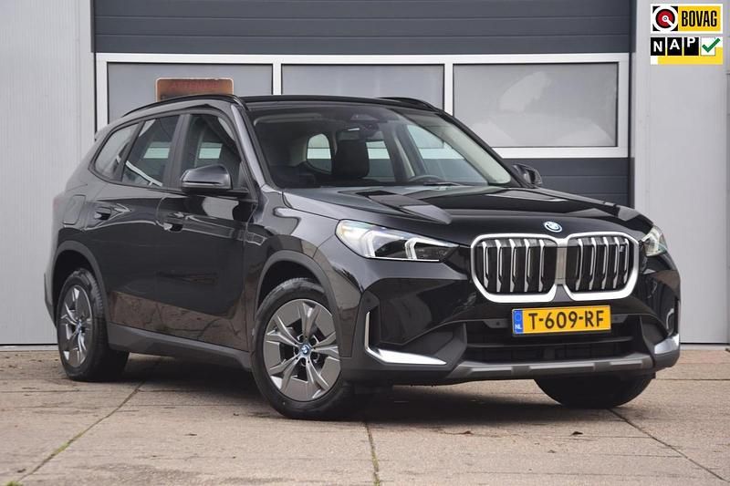 Zwart Gebruikt 2023 BMW iX1 SUV | € 36.200 (Super prijs) - Afbeelding 1/4