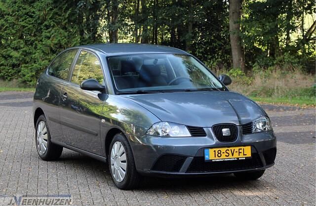 Grijs Gebruikt 2006 Seat Ibiza Hatchback | € 1.999 (Eerlijke prijs) - Afbeelding 1/4