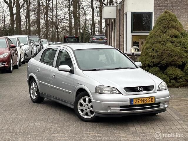 Grijs (metallic) Occasion 2003 Opel Astra Njoy Hatchback | € 999 (Eerlijke prijs) - Afbeelding 1/4
