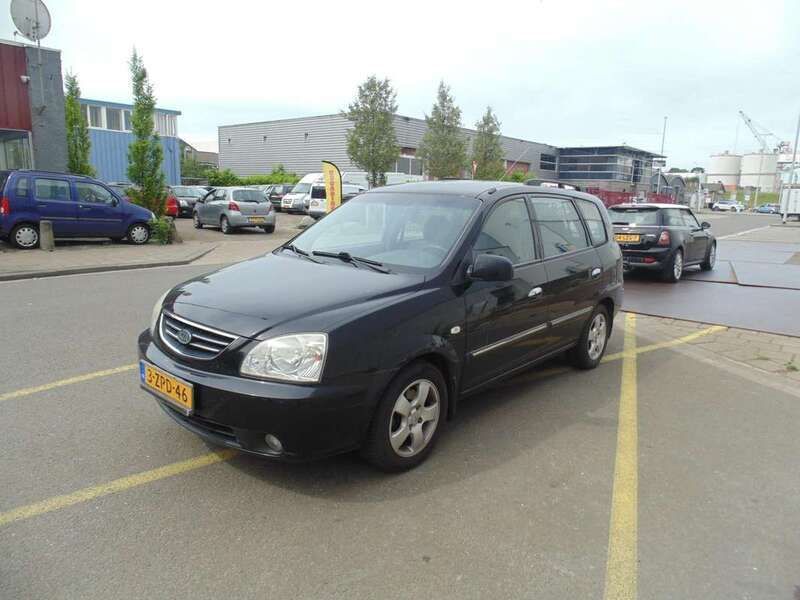 Zwart Gebruikt 2004 Kia Carens EX MPV | € 1.950 - Afbeelding 1/4