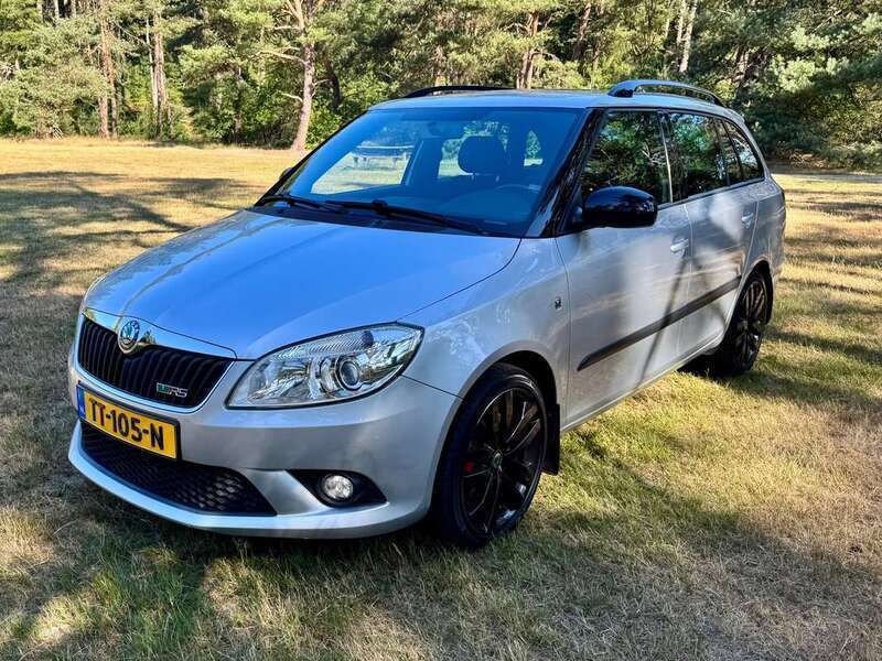 Grijs, metallic lak Gebruikt 2010 Skoda Fabia RS Stationwagen | € 7.950 (Duur) - Afbeelding 1/4