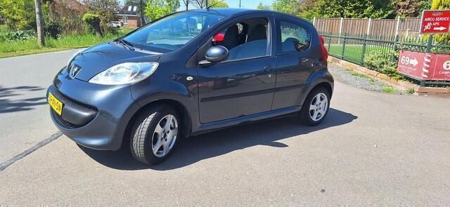 Grijs Gebruikt 2007 Peugeot 107 Hatchback | € 1.350 (Iets duurder) - Afbeelding 1/4