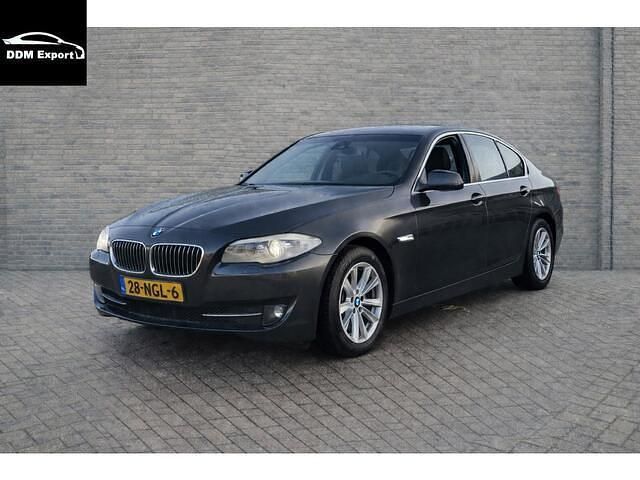 Grijs Occasion 2010 BMW 520 Executive Sedan | € 7.450 (Eerlijke prijs) - Afbeelding 1/4