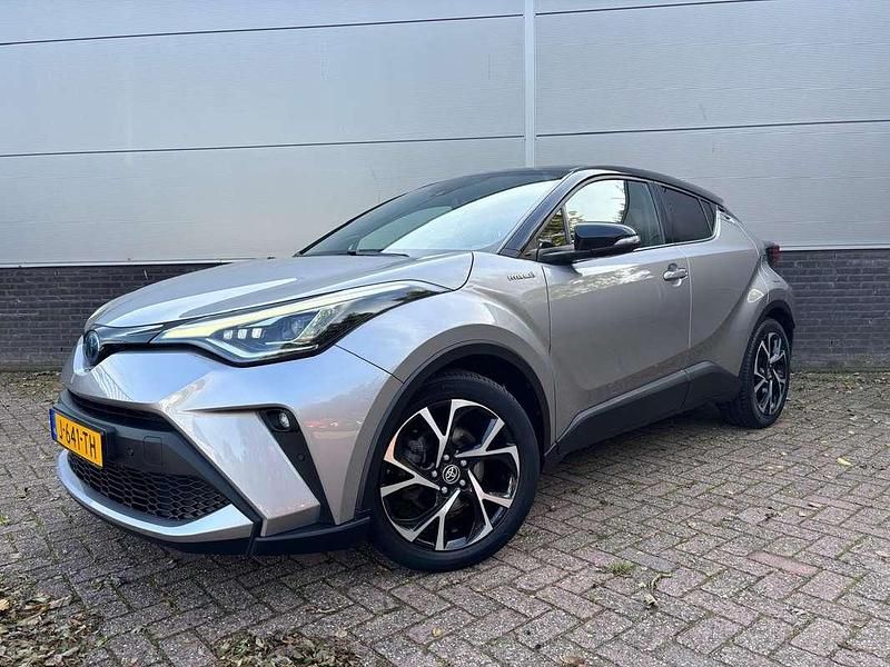 Grijs Gebruikt 2020 Toyota C-HR Edition SUV | € 25.480 (Iets duurder) - Afbeelding 1/4