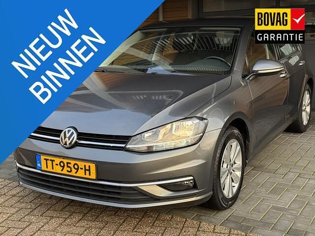 Grijs (metallic) Gebruikt 2018 VW Golf VII Comfortline Hatchback | € 13.450 (Goede deal) - Afbeelding 1/4