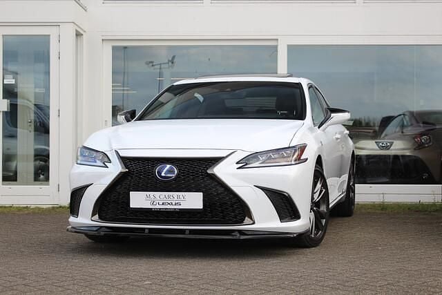 Wit Gebruikt 2019 Lexus ES300H Sport Line Sedan | € 35.940 (Eerlijke prijs) - Afbeelding 1/4