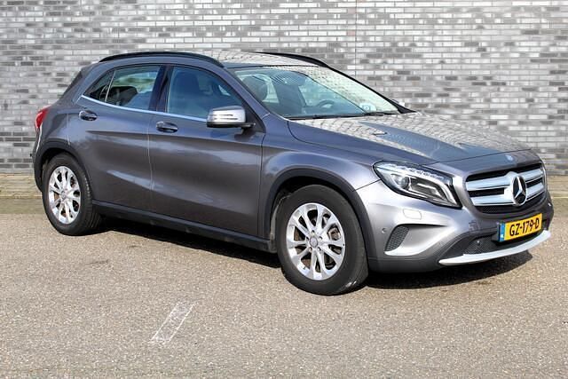 Grijs Gebruikt 2014 Mercedes 200 Ambition Hatchback | € 16.950 (Duur) - Afbeelding 1/4