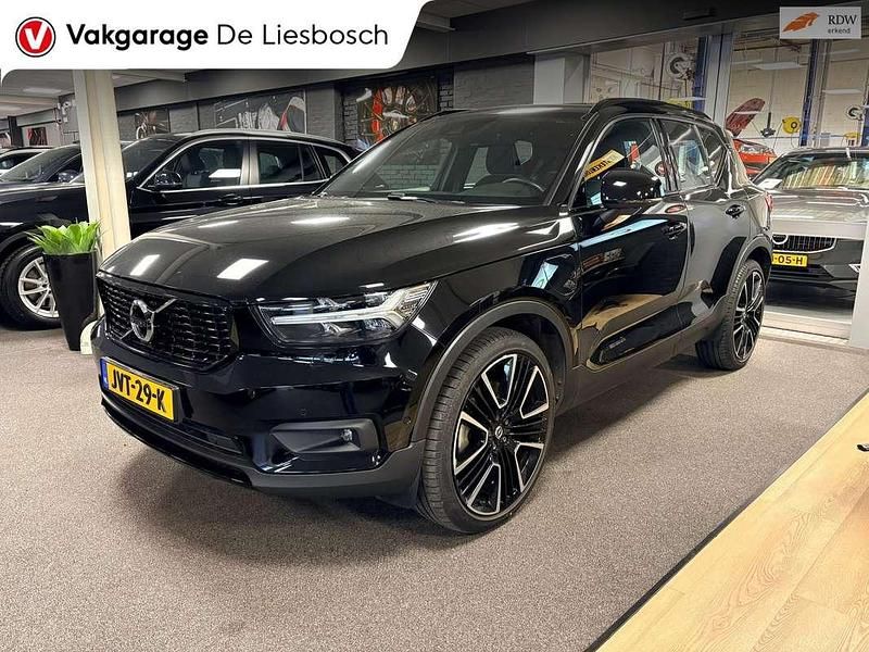 Zwart Occasion 2020 Volvo XC40 Inscription SUV | € 33.950 (Eerlijke prijs) - Afbeelding 1/4