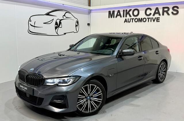 Grijs Occasion 2021 BMW 330 Executive Sedan | € 32.995 (Eerlijke prijs) - Afbeelding 1/4