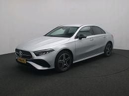 Hightechzilver metaalkleur (licht grijs metallic) Occasion 2024 Mercedes 250 AMG Sedan | € 35.945 (Super prijs) - Afbeelding 1/4