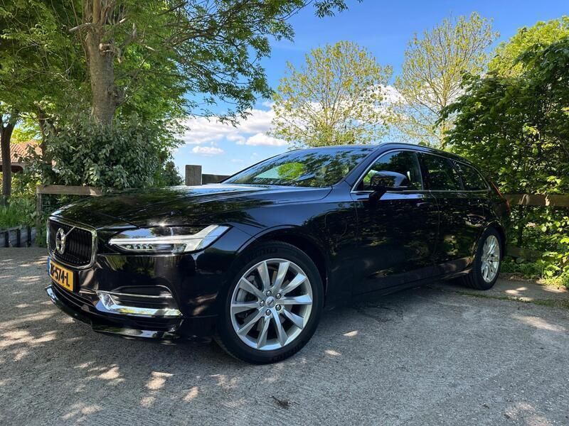 Zwart Gebruikt 2019 Volvo V90 Momentum Stationwagen | € 29.458 (Goede deal) - Afbeelding 1/4
