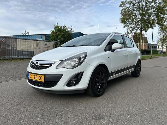 Wit Occasion 2014 Opel Corsa Business Hatchback | € 3.250 (Goede deal) - Afbeelding 1/4
