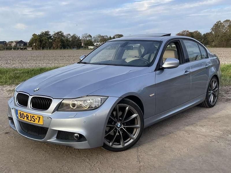 Blauw Occasion 2011 BMW 320 M Sport Sedan | € 7.450 (Eerlijke prijs) - Afbeelding 1/4