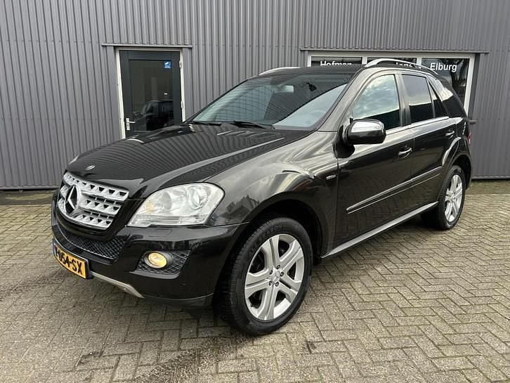 Bruin (metallic) Gebruikt 2011 Mercedes 300 SUV | € 6.950 (Goede deal) - Afbeelding 1/4