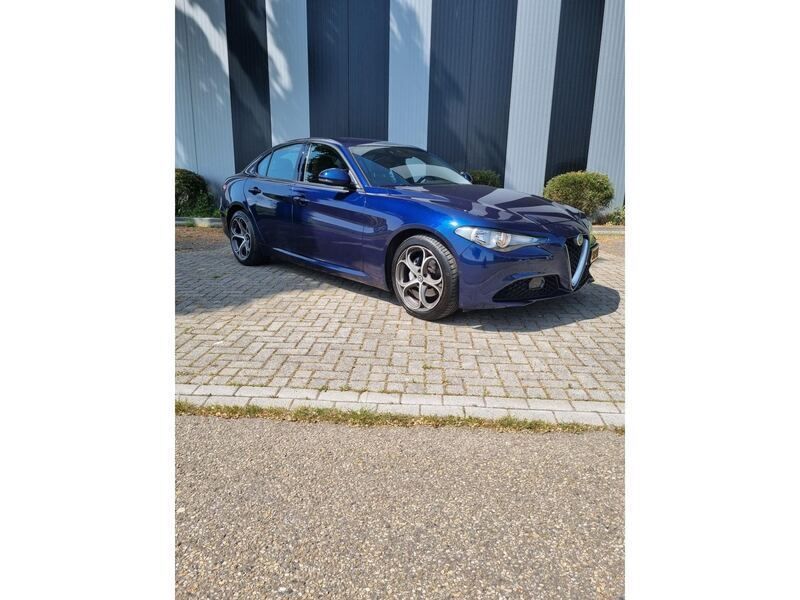 Blauw Gebruikt 2018 Alfa Romeo Giulia Super Sedan | € 27.950 (Eerlijke prijs) - Afbeelding 1/4