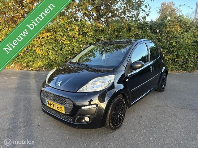 Zwart Gebruikt 2012 Peugeot 107 Active Hatchback | € 2.199 (Eerlijke prijs) - Afbeelding 1/4