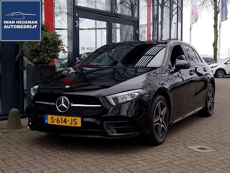 Zwart Gebruikt 2020 Mercedes A250 Business Hatchback | € 26.890 (Goede deal) - Afbeelding 1/4