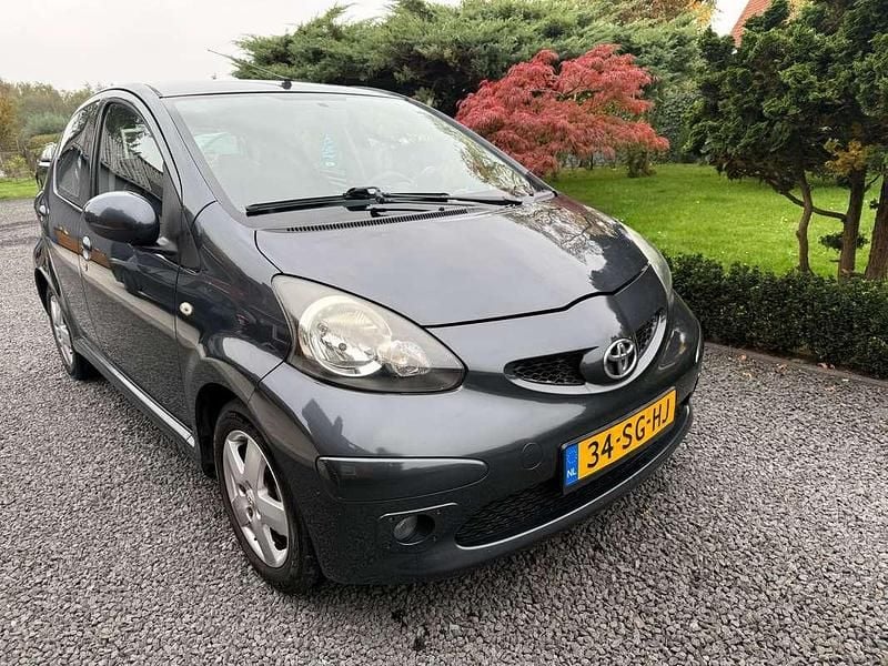 Grijs Gebruikt 2006 Toyota Aygo Sport Hatchback | € 1.000 (Goede deal) - Afbeelding 1/4