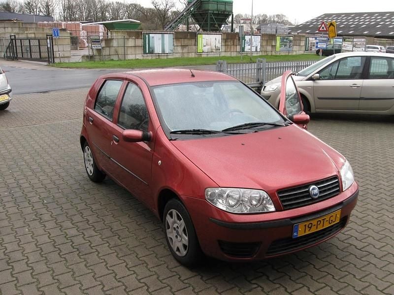 Occasion Fiat Punto Dynamic 2004 Rood (metallic) Hatchback